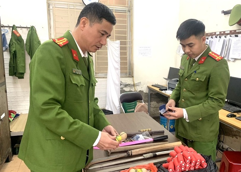 Công an phường Trần Nguyên Hãn (Lê Chân): Vận động nhân dân giao nộp vũ khí, vật liệu nổ, công cụ hỗ trợ